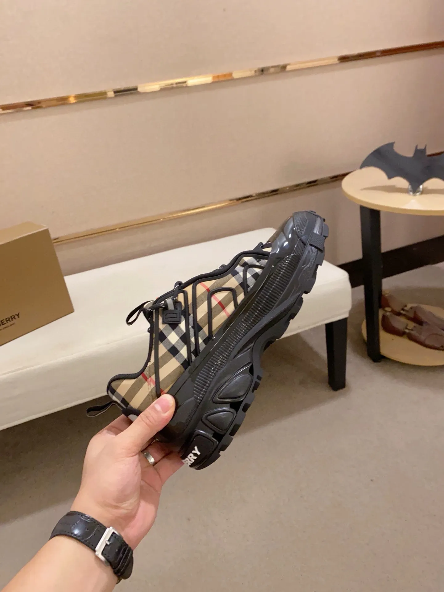 Men's shoes 💰: 680💰🇮🇹🇮🇹BURBERRY top purchasing agents are available simultaneously at the counter. 🔍🔍Synchronized sales. Positive code number: 38-46. Italian imported cowhide, fully imported sheepskin lining, sole: original sole provided by the original factory, exclusive movable molded sole, super comfortable, original factory follow-up goods, 🔍🔍high quality, you can enter and exit the counter at will, welcome to compare